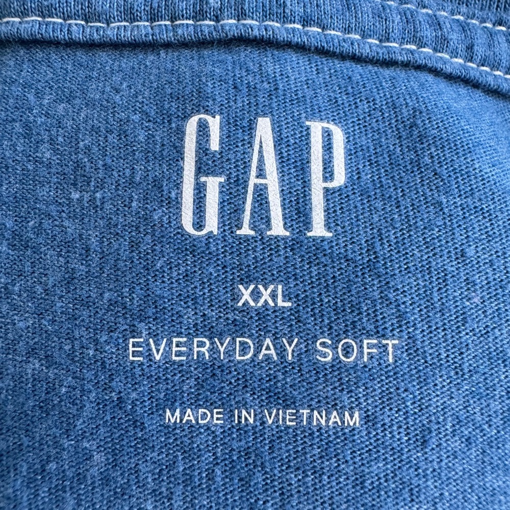 ❤️3/$30 Gap Everyday Soft T-shirt - Picture 6 of 6